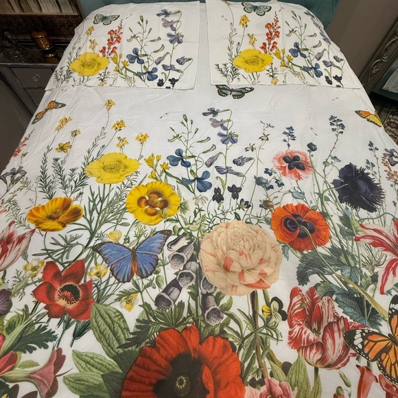 Pottery Barn French Country Queen Bedding 2 pillowcases and duvet cover Stunning - Picture 12 of 16